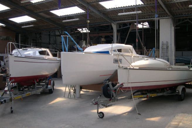 Cantiere nautico con barche in rimessaggio invernale