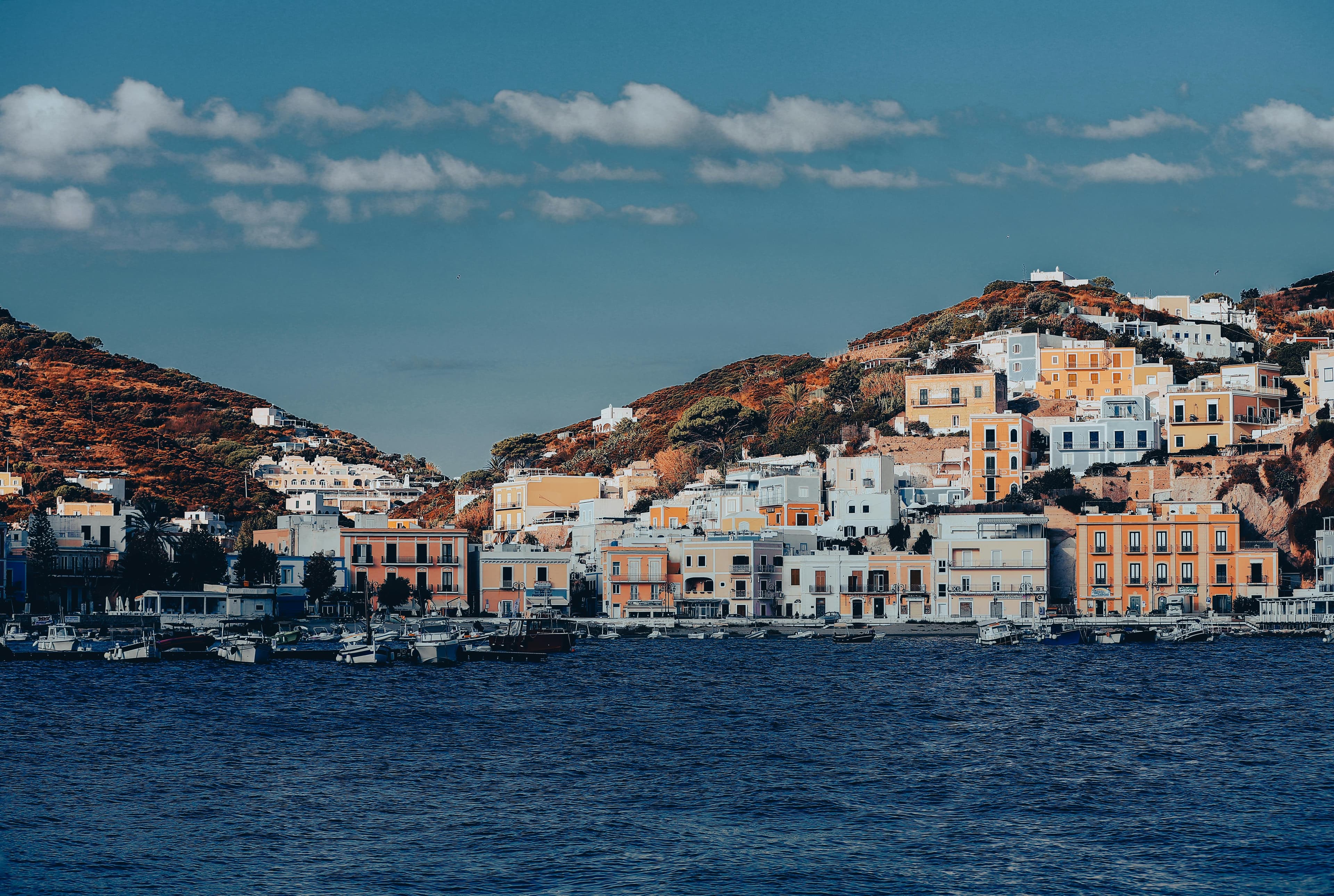 Ventotene e Ponza con il porto romano e le grotte di Pilato